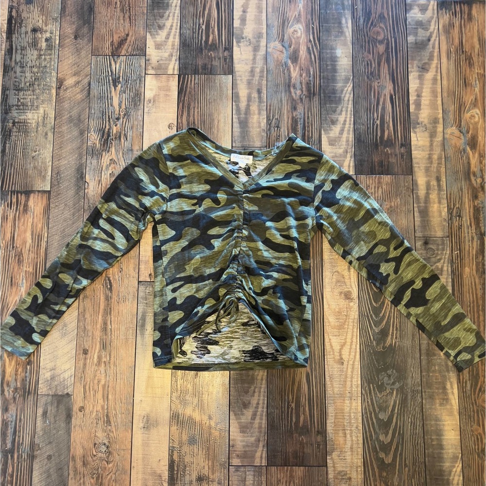 Full Circle Trends Women Large Green Camo Tie Cinched Front Long Sleeve Shirt